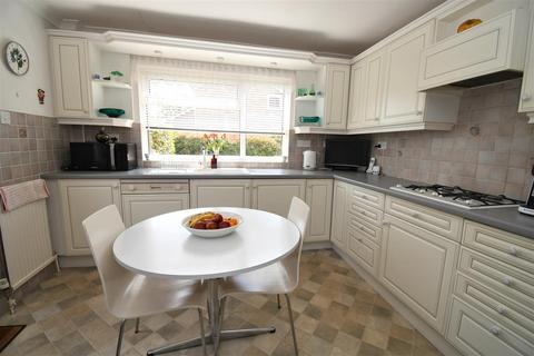 21 Yewens, Chiddingfold, Godalming, GU8 4SD