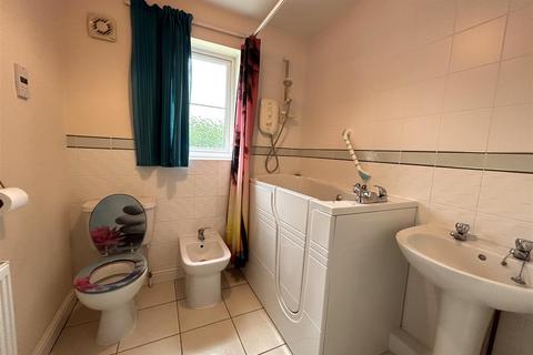 6 Beecher Place, Halesowen, B63 2ED