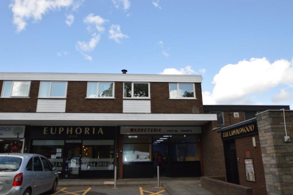 Lawnswood Road, Wordsley 2 bed flat £600 pcm (£138 pw)