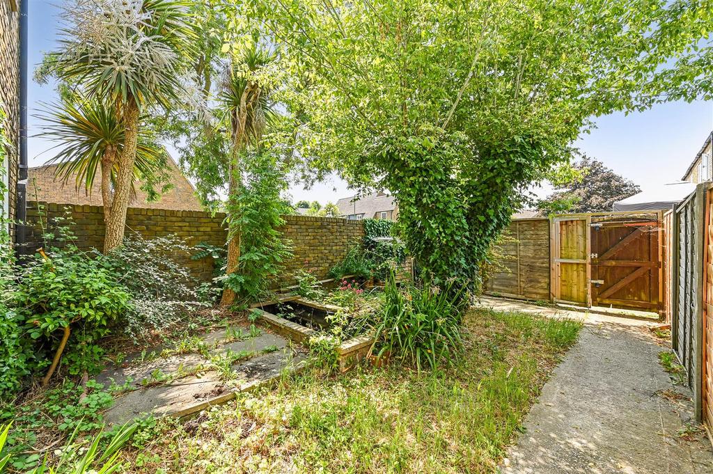 Winterbourne Road, Chichester 2 bed end of terrace house for sale £