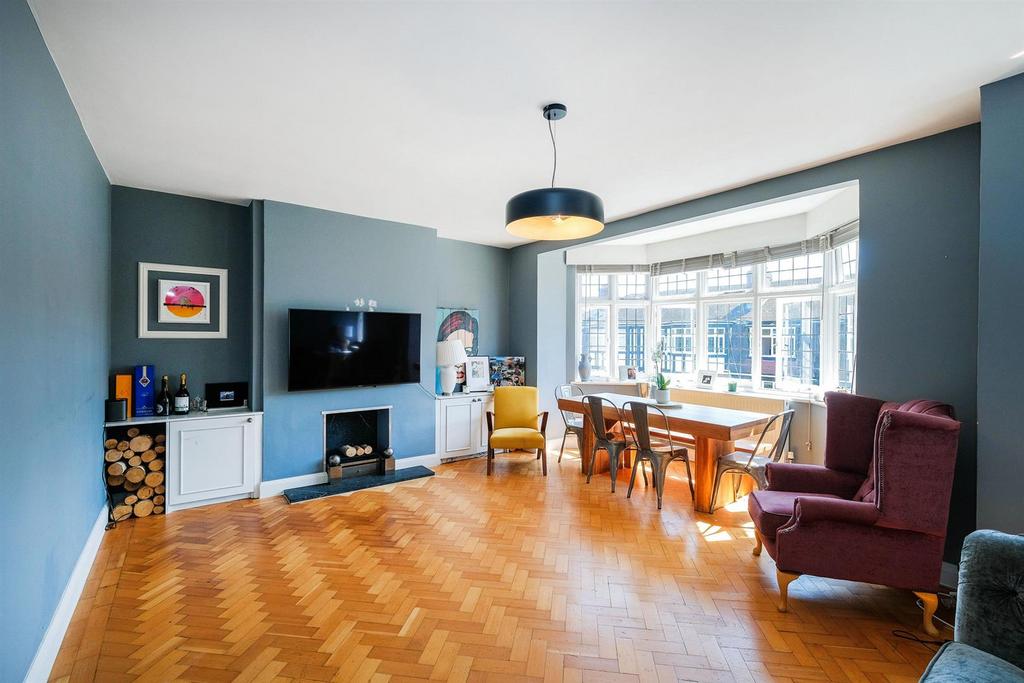 32 Eagle Court-6 resized.jpg