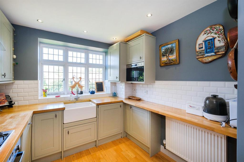 32 Eagle Court-2 resized.jpg