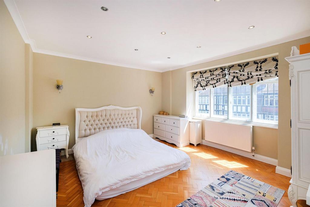 32 Eagle Court-10 resized.jpg