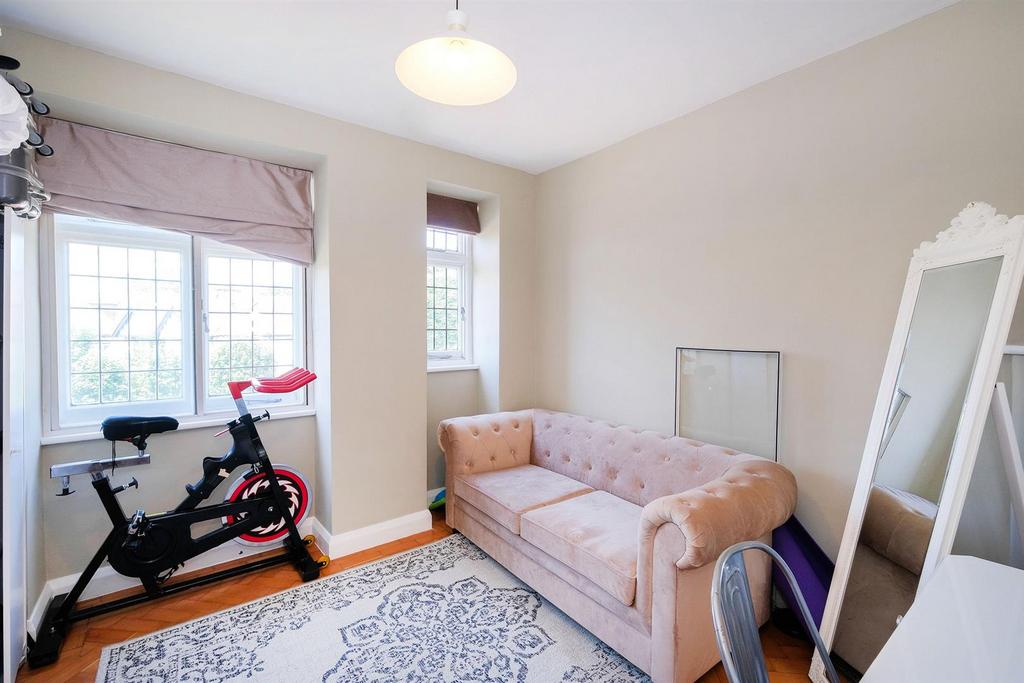 32 Eagle Court-16 resized.jpg