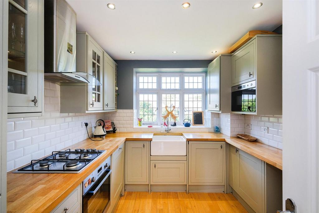 32 Eagle Court-1 resized.jpg