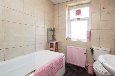 52 Knowlesly Road, Darwen, BB3 2EG