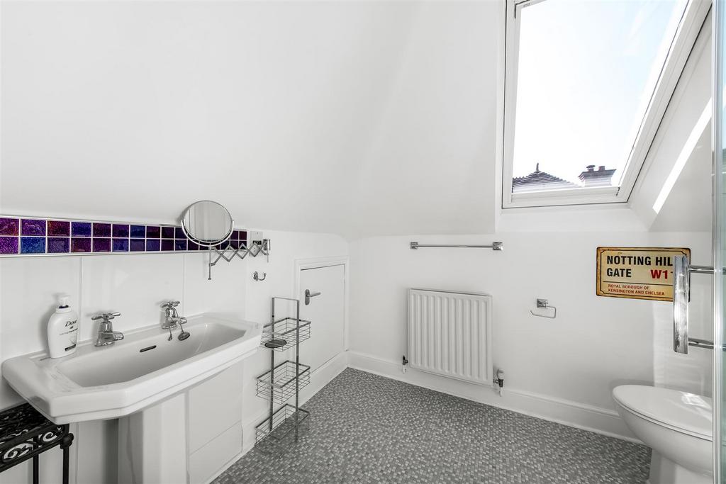 Bedroom 4 ensuite (loft)