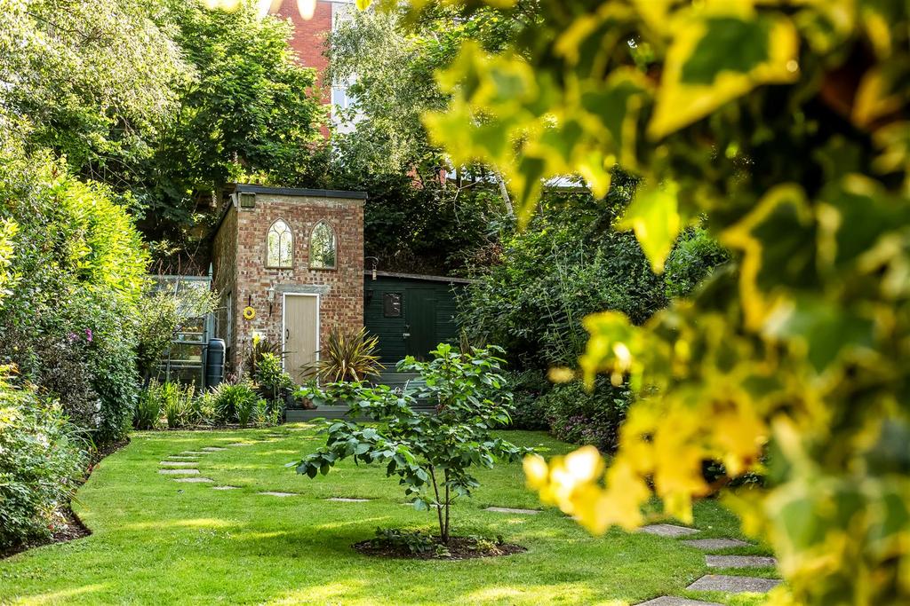 Garden/outbuildings