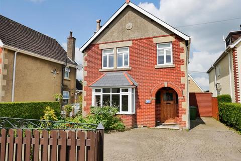 3 bedroom detached house for sale, Oxford Road, CALNE