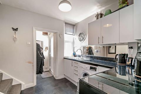 5 Avenue Place, Harrogate, HG2 7PJ