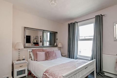 5 Avenue Place, Harrogate, HG2 7PJ