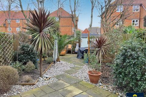 27 Cabot Close, Eastbourne, BN23 6RT