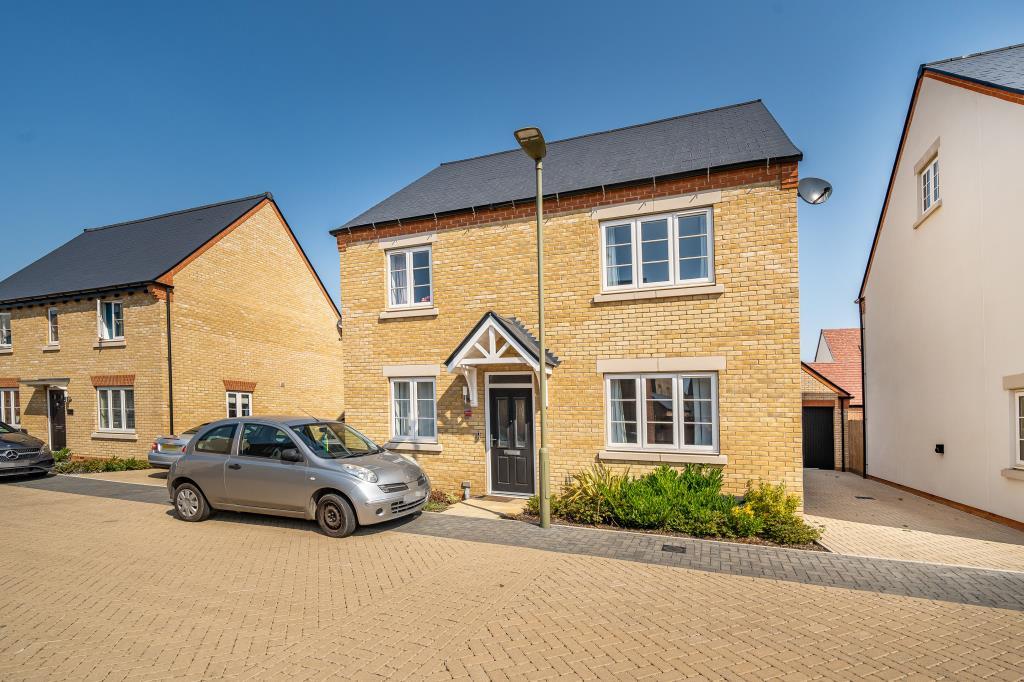 Kingsmere, Bicester, Oxfordshire, OX26 4 bed detached house for sale £525,000
