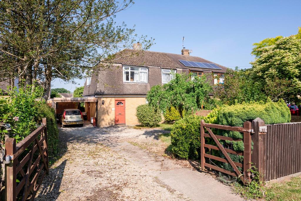 Evenlode Road, MoretonInMarsh, GL56 4 bed semidetached house £375,000