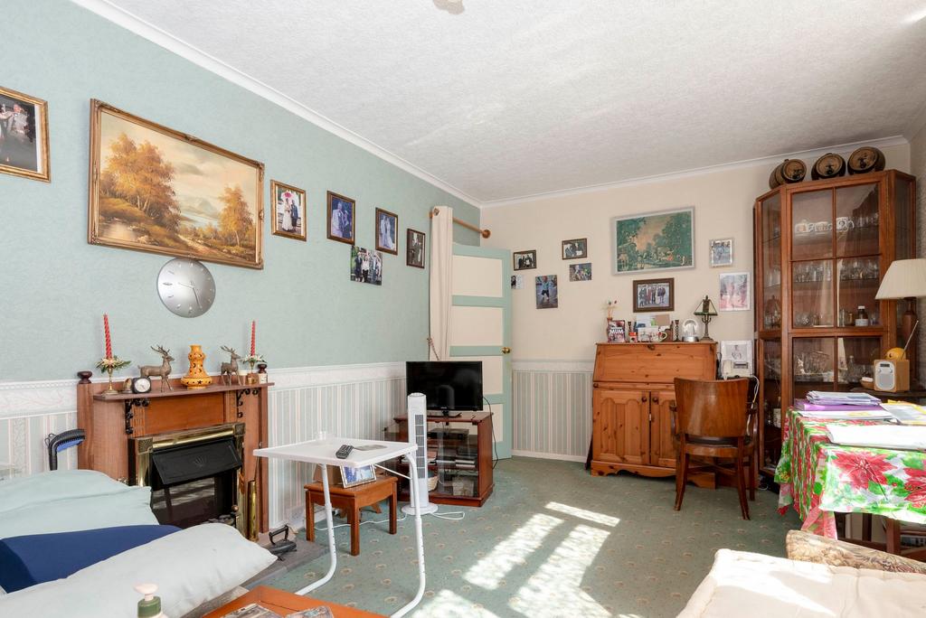 Evenlode Road, MoretonInMarsh, GL56 4 bed semidetached house £375,000