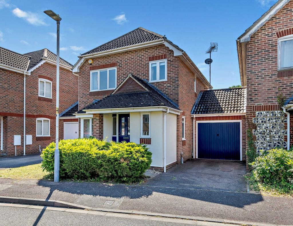 Burlington Close, Pinner, HA5 3 bed detached house for sale £650,000