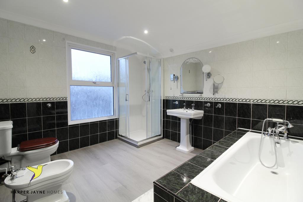 Mitcham Road, Croydon, CR0 3 bed terraced house to rent £2,100 pcm (£485 pw)