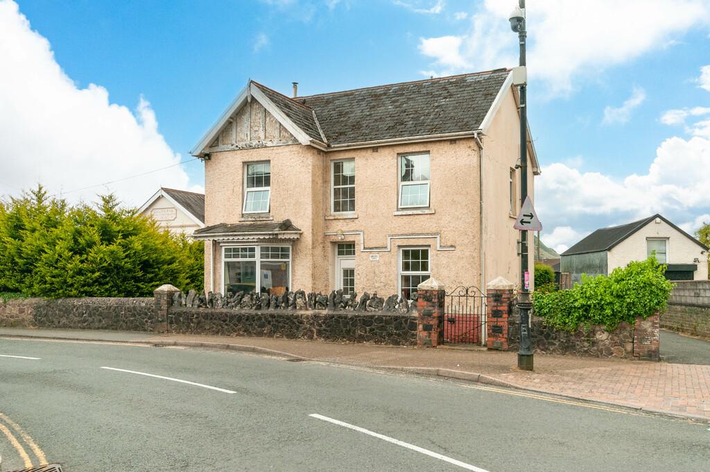 Station Road, Ystradgynlais, Swansea, West 3 bed detached