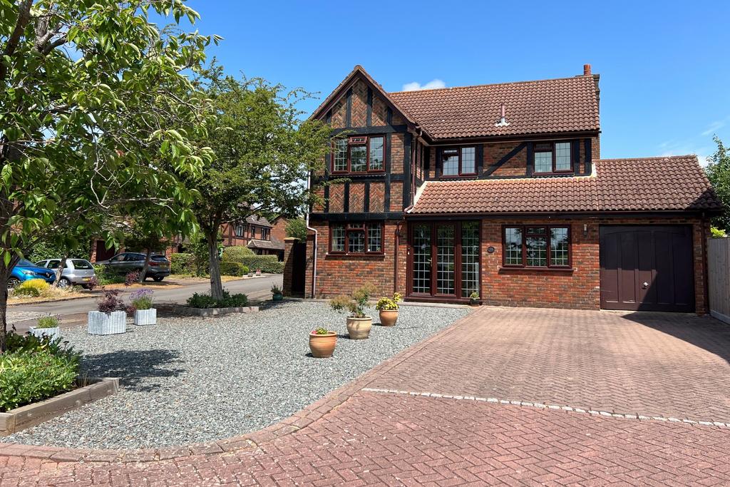 Hazel Grove, Locks Heath 4 bed detached house for sale £610,000