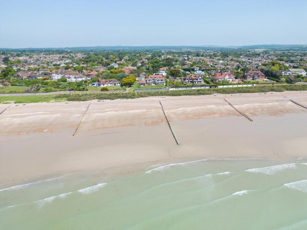 Tamarisk Way, East Preston, Littlehampton, West Sussex, BN16. 6 bed detached house for sale £