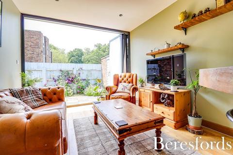 1 Hernshaw, Herongate, Brentwood, CM13 3PE