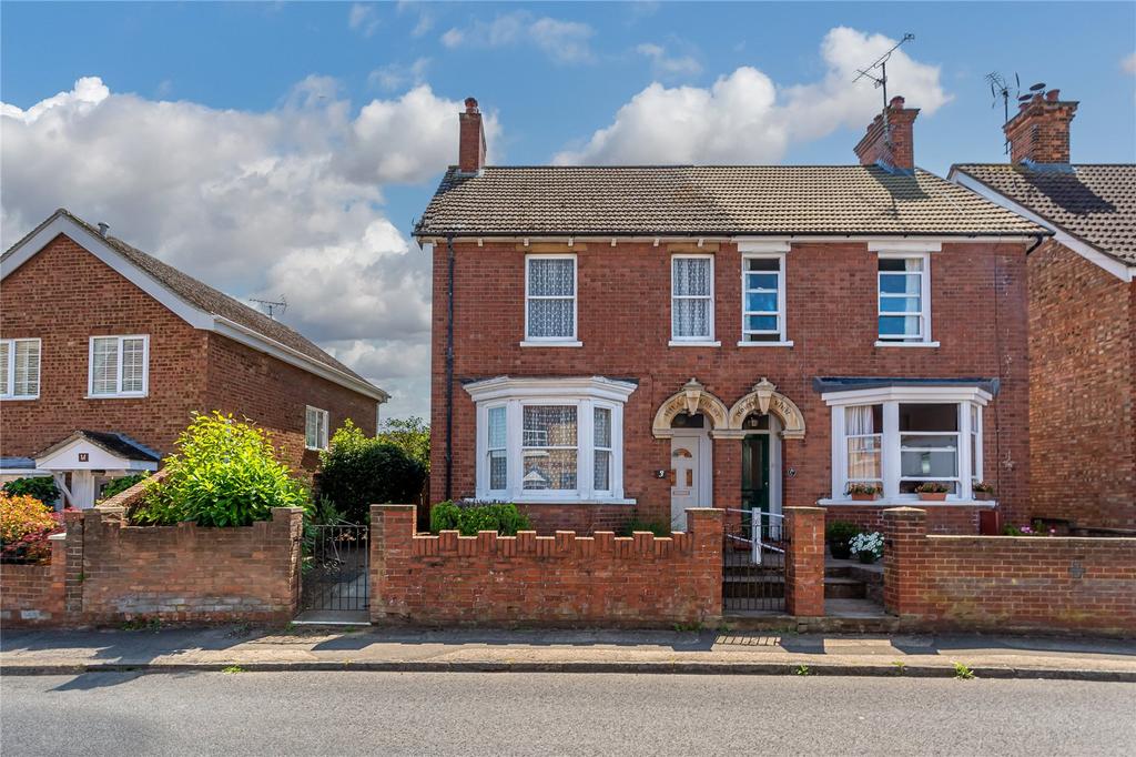 Chandos Road, Ampthill, Bedfordshire, MK45 3 bed semidetached house