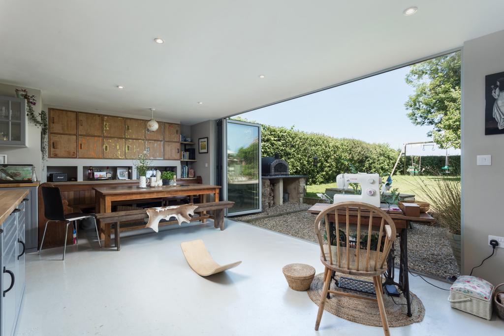 Kitchen/Dining