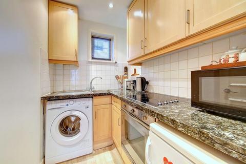 Studio to rent, Oakley Street, SW3