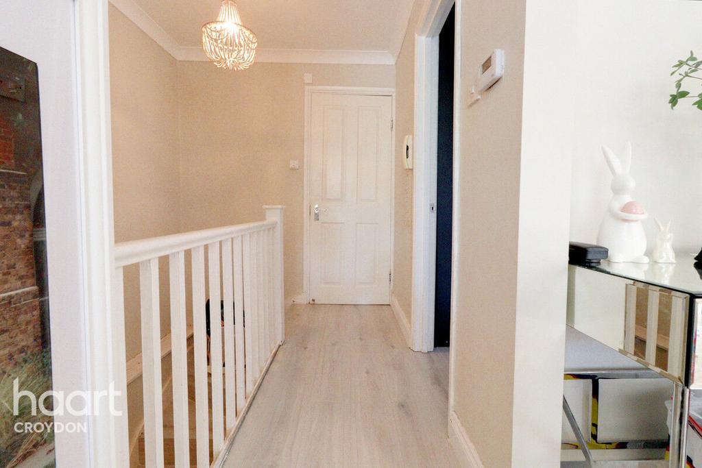 Coulsdon Road, Coulsdon 1 bed flat for sale £200,000