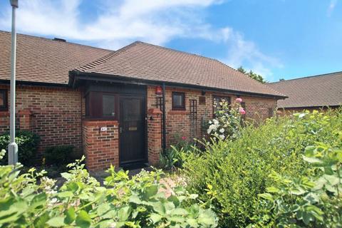 2 bedroom bungalow for sale - Bletchley, Buckinghamshire MK2