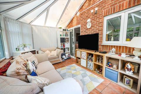24 Beechcroft Close, South Hykeham, Lincoln, LN6 9NB