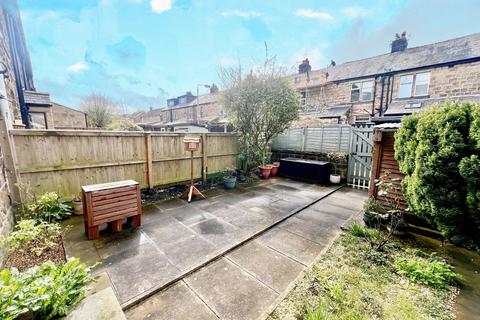 3 bedroom terraced house to rent, Lawn Avenue, Burley in Wharfedale, Ilkley, West Yorkshire, UK, LS29