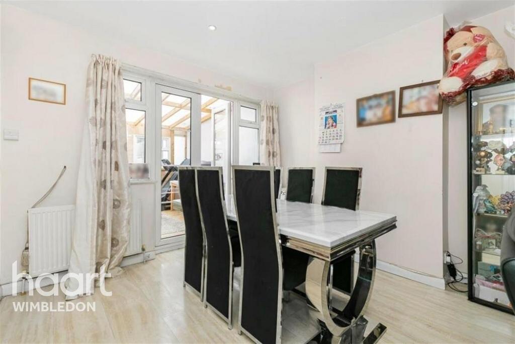 Shaldon Drive, SM4 3 bed terraced house £2,550 pcm (£588 pw)