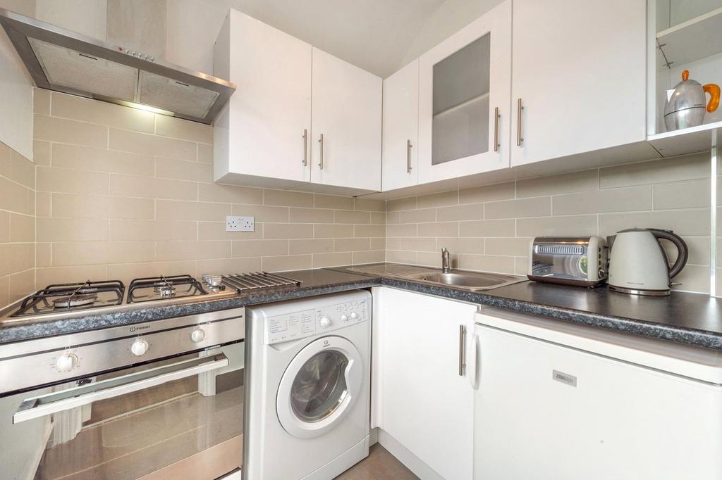 Apartment in London, Belsize Park - View 2