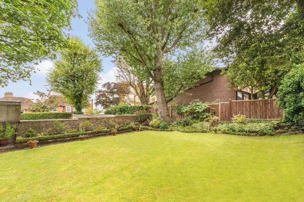 Apartment in London, Belsize Park - More