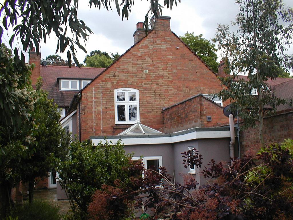 Grove Road, StratforduponAvon, CV37 2 bed semidetached house £925