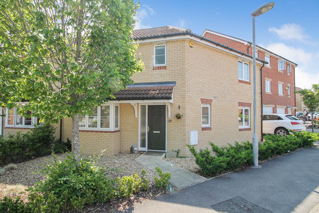 Woodvale Road, Farnborough, gu14 3 bed semidetached house for sale £475,000