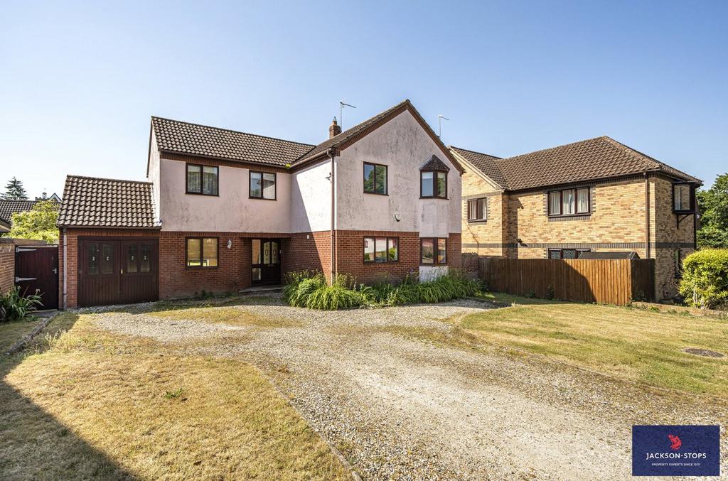 Swan Grove, Exning, Newmarket, Suffolk, CB8 4 bed detached house for