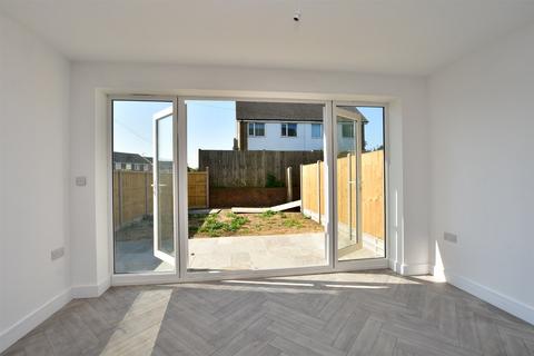 19 Mount Field, Queenborough, ME11 5DB