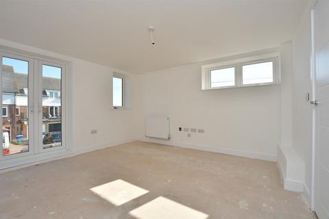 19 Mount Field, Queenborough, ME11 5DB