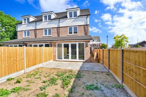 19 Mount Field, Queenborough, ME11 5DB