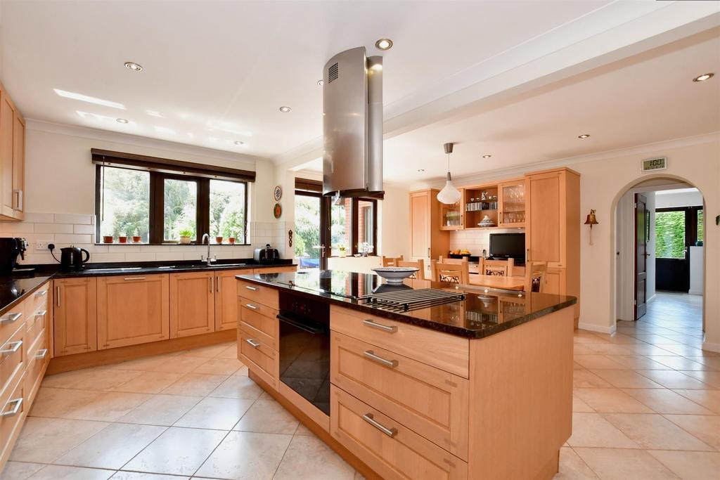 Kitchen/ Breakfast Room