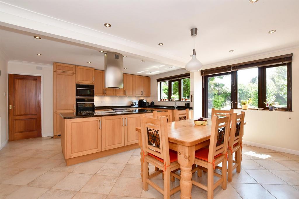 Kitchen/ Breakfast Room