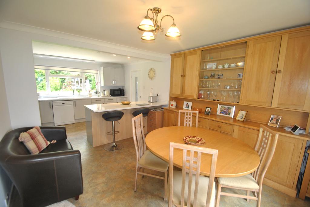 Pix Mead Gardens, Shaftesbury SP7 4 bed detached house £559,950