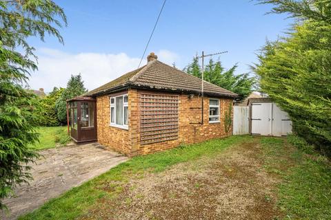 2 bedroom detached bungalow for sale, Carterton,  Oxfordshire,  OX18