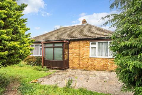 2 bedroom detached bungalow for sale, Carterton,  Oxfordshire,  OX18