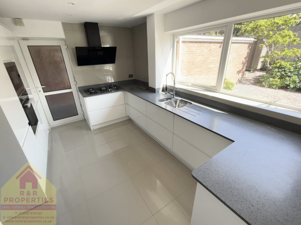 High Meadows, Wolverhampton WV6 3 bed detached house for sale £359,950