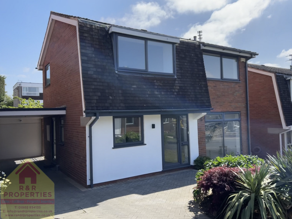 High Meadows, Wolverhampton WV6 3 bed detached house for sale £300,000