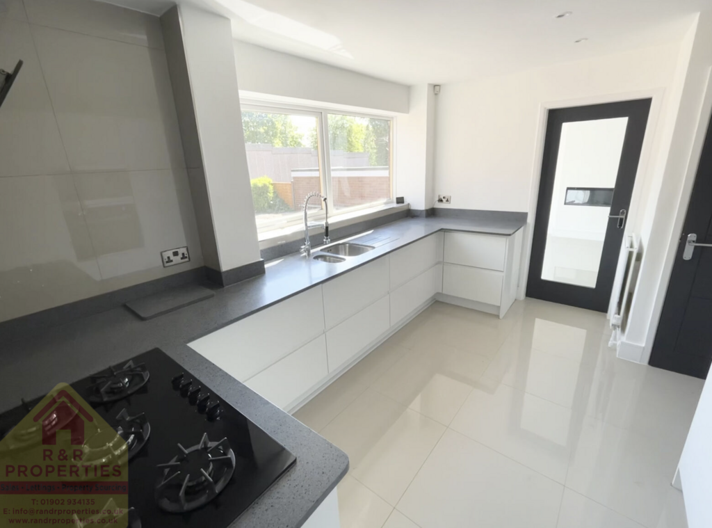 High Meadows, Wolverhampton WV6 3 bed detached house for sale £300,000