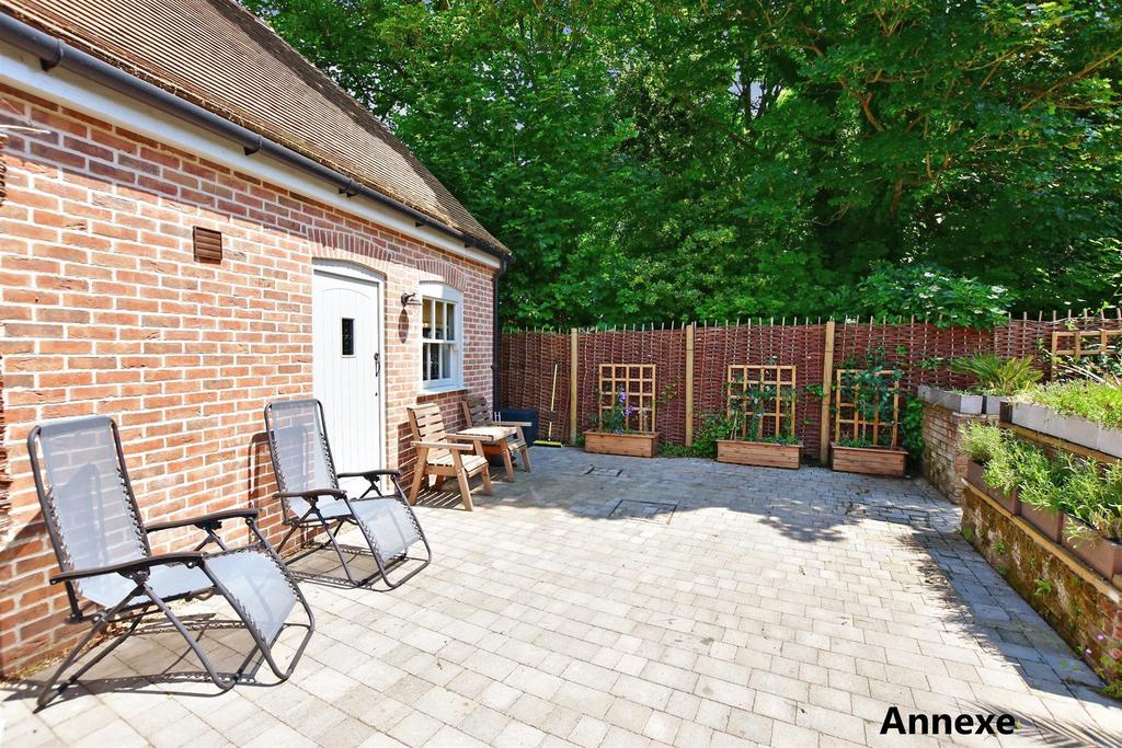 Annexe Exterior